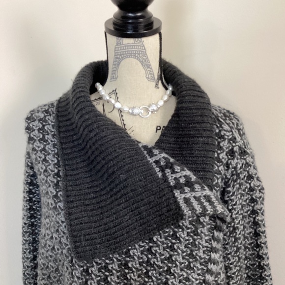 Women’s 2 Shades of Grey Open Wool Blend Cardigan with Dark Grey Collar Cuff - Picture 3 of 4